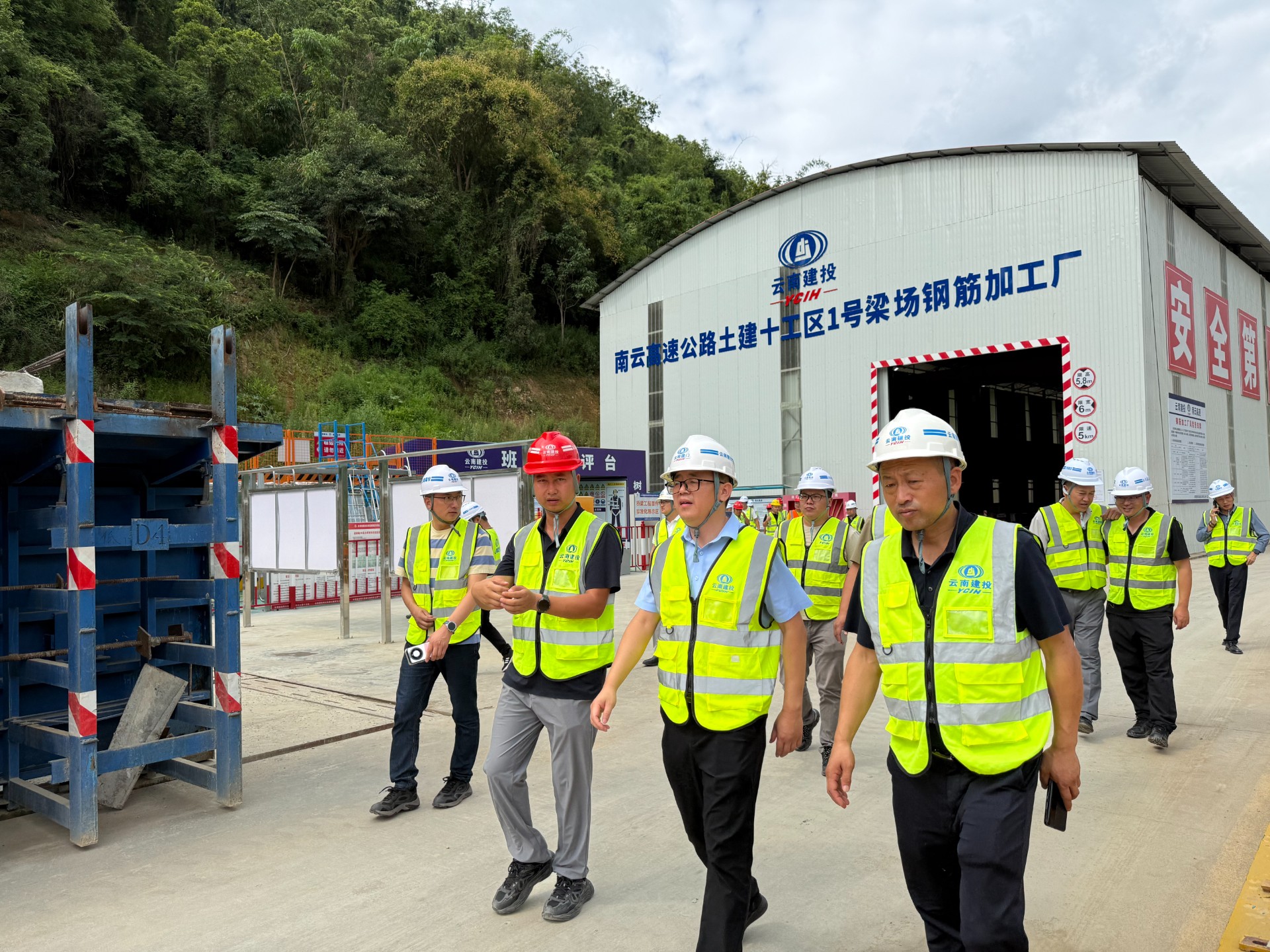 【一线资讯】云南建投九公司到南云高速土建十工区交流座谈